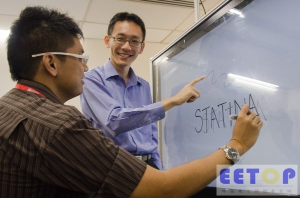 用震动传感器搭建的廉价多点触摸系统 适应多种表面