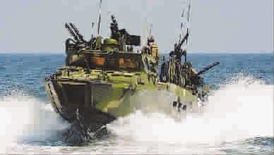 展望未来十大武器:单兵外骨骼 机器人能思考(图)