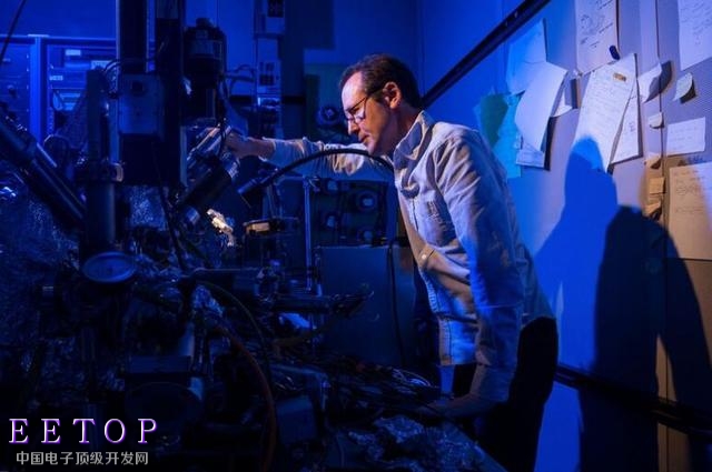 IBM技术新突破 未来硬盘体积有望再缩小1000倍