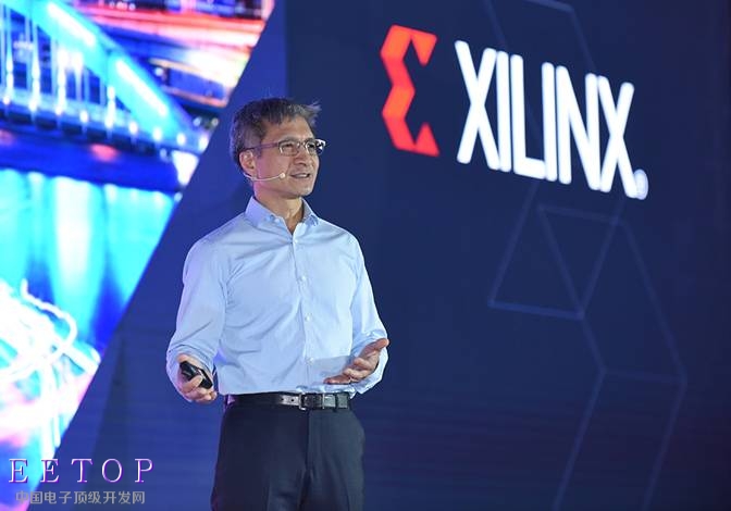 赛灵思总裁及首席执行官Victor Peng先生在北京举行的赛灵思开发者大会上发布“打造灵活应变、万物智能的世界”为题的主题演讲” 并隆重推出面向人工智能和数据中心的两款重磅产品-Versal 及 Alveo,展示了赛灵思人工智能加速及数据中心优先战略的强大执行力和创新能力。.JPG