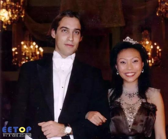 万宝宝与她的男伴